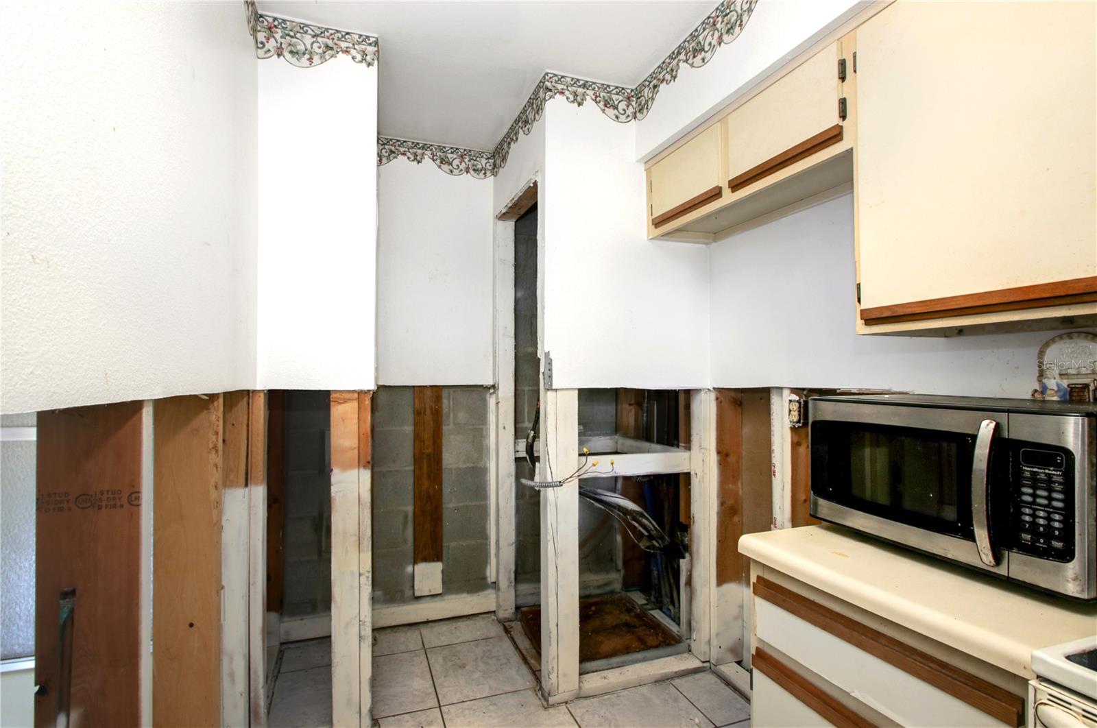CENTRE COURT CONDO 04 PH 02 - Residential