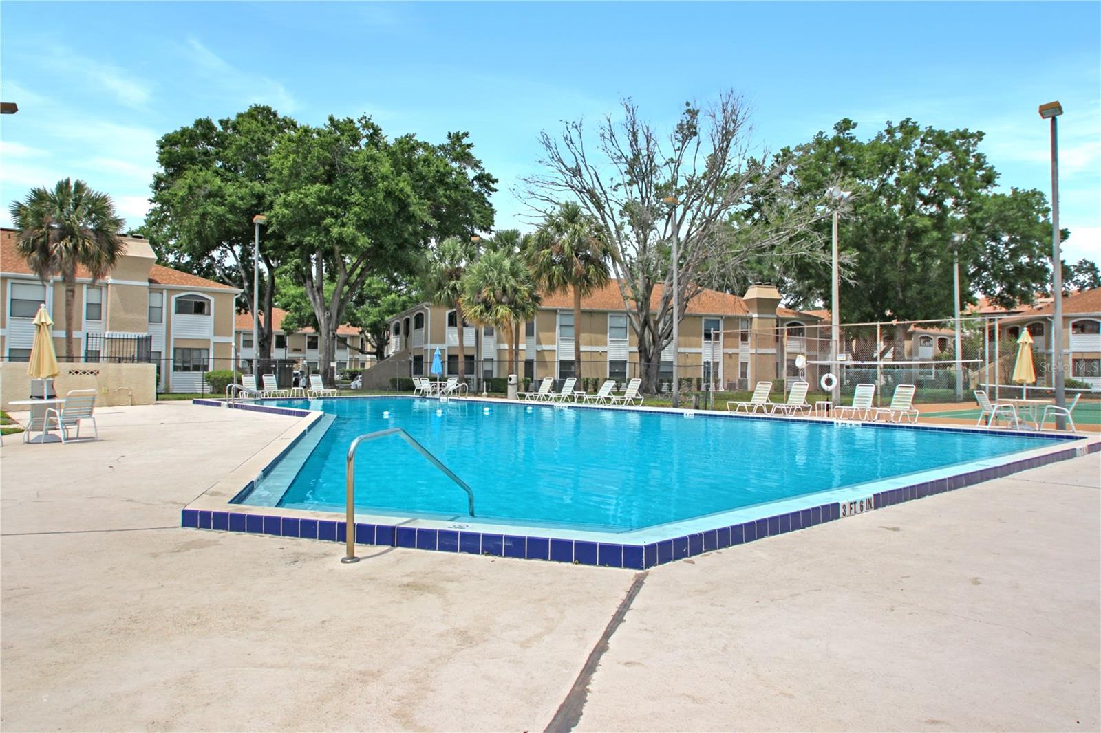 CENTRE COURT CONDO 04 PH 02 - Residential