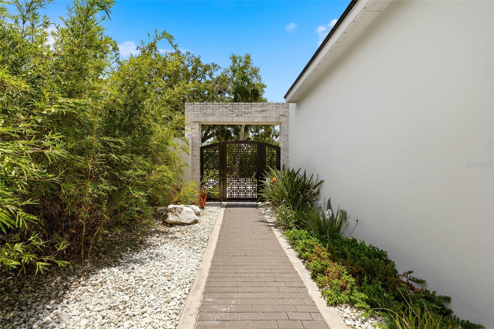 Casas a venda 3 - Jen Dantas 723 SYMONDS AVENUE