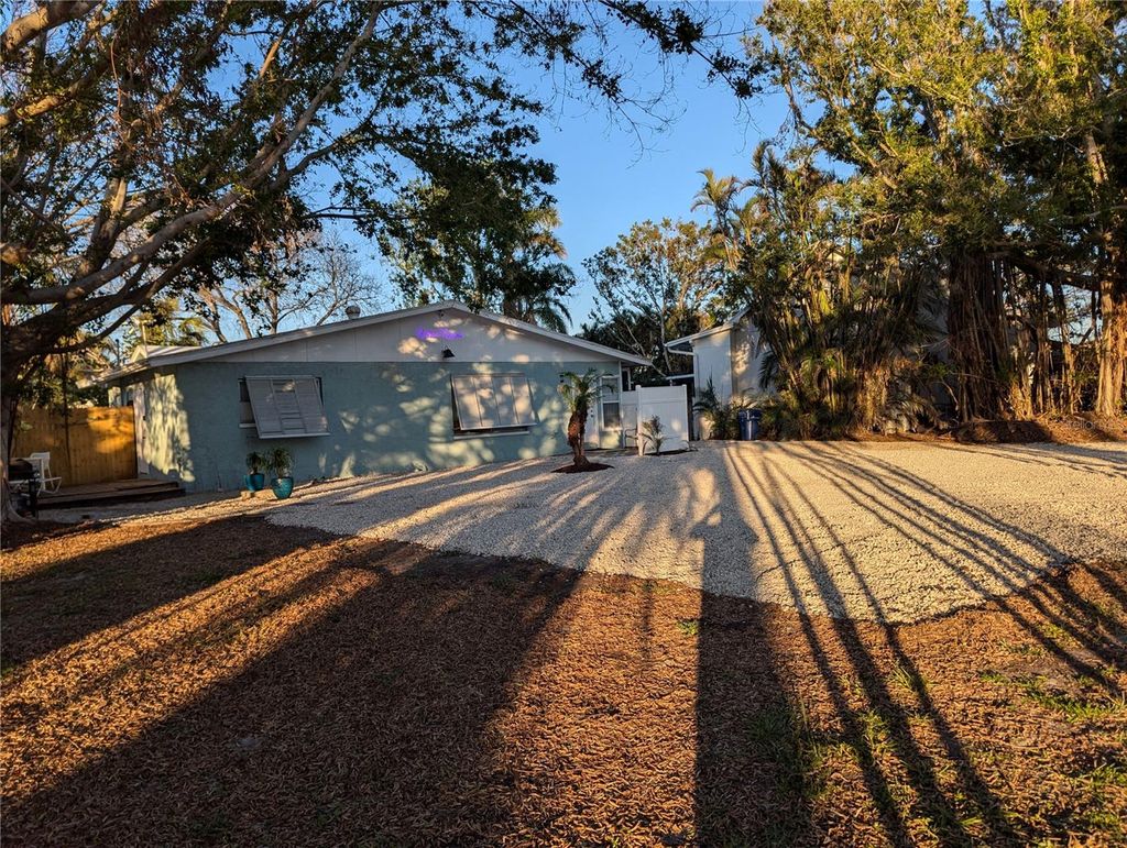 Photo of 114 Nippino Trail W, Nokomis, FL 34275 (MLS # O6336910)
