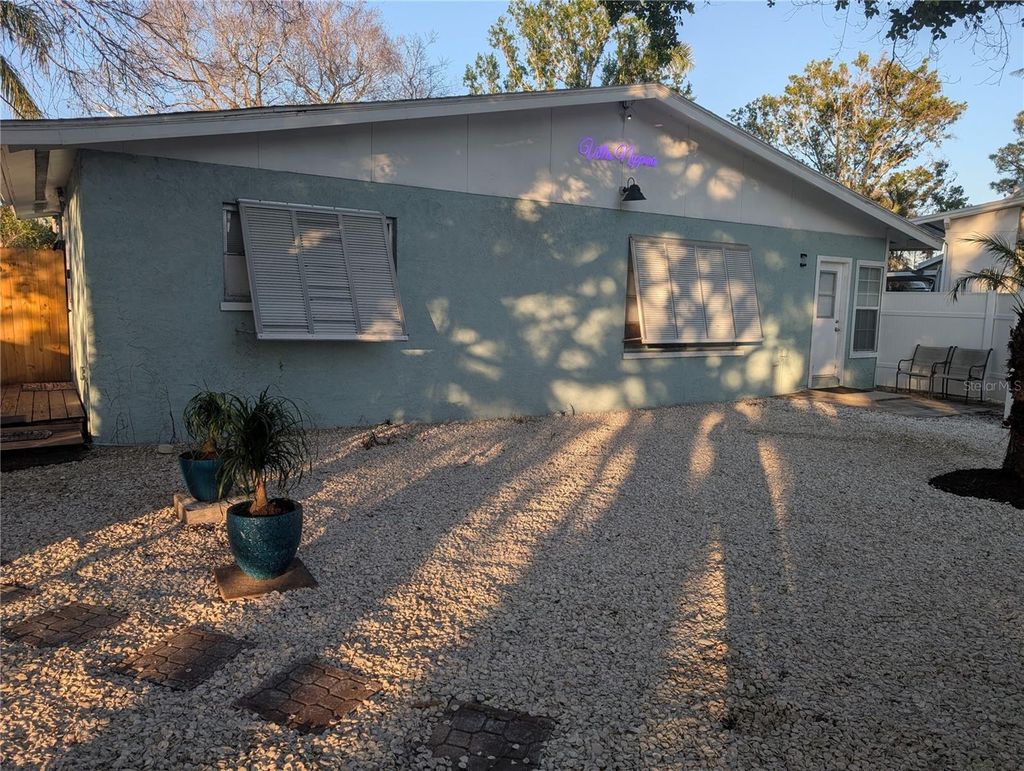 Photo of 114 Nippino Trail W, Nokomis, FL 34275 (MLS # O6336910)