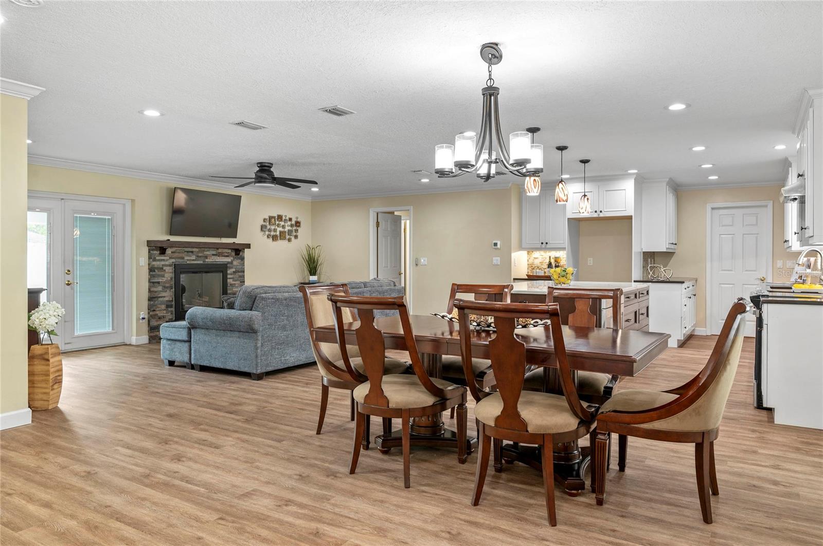 LA FLORESTA UNIT 2 - Residential