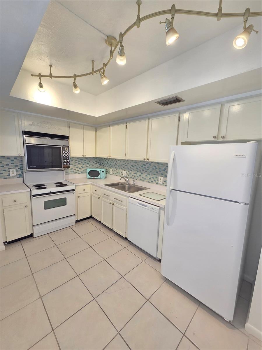 7100 SUNSHINE SKYWAY LANE S 301