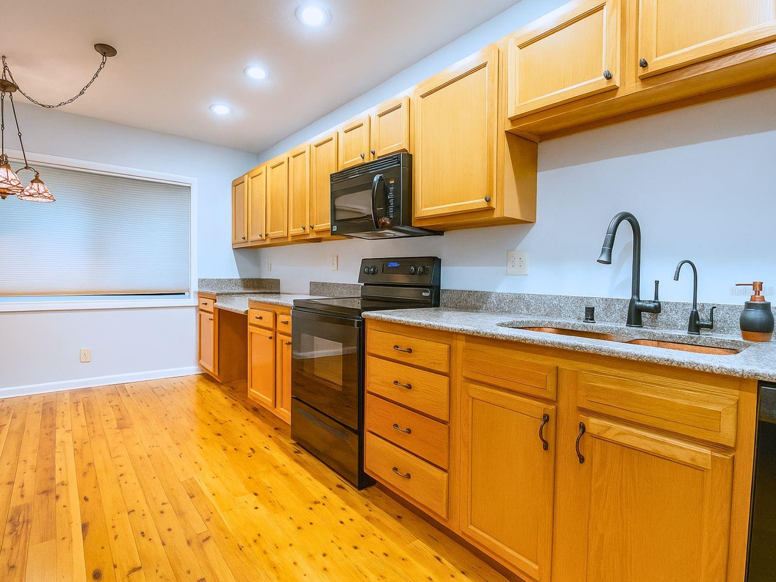 CROWN OAKS - Residential