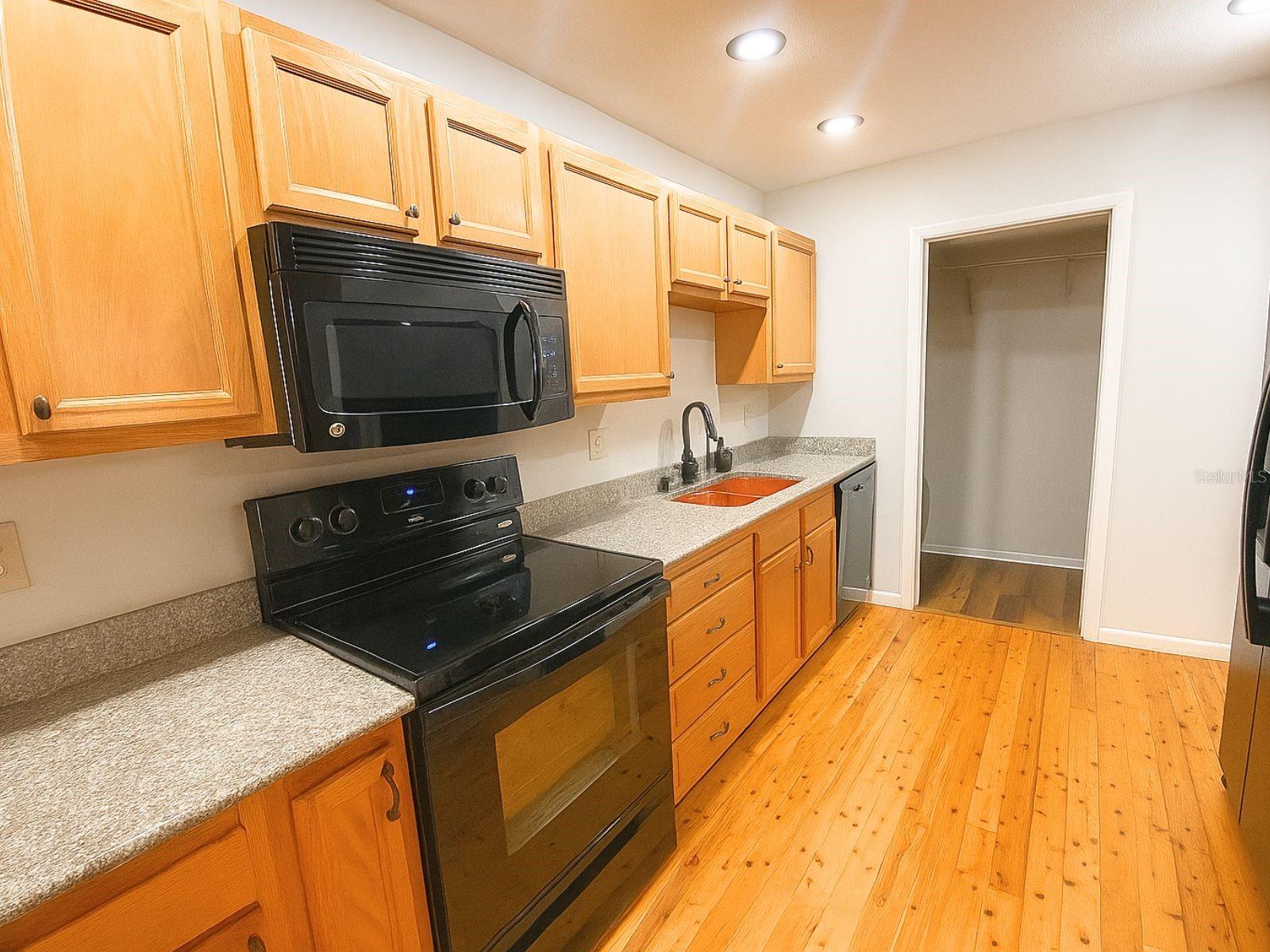 CROWN OAKS - Residential