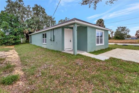 A home in LAKE WALES