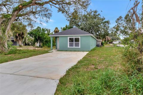 A home in LAKE WALES