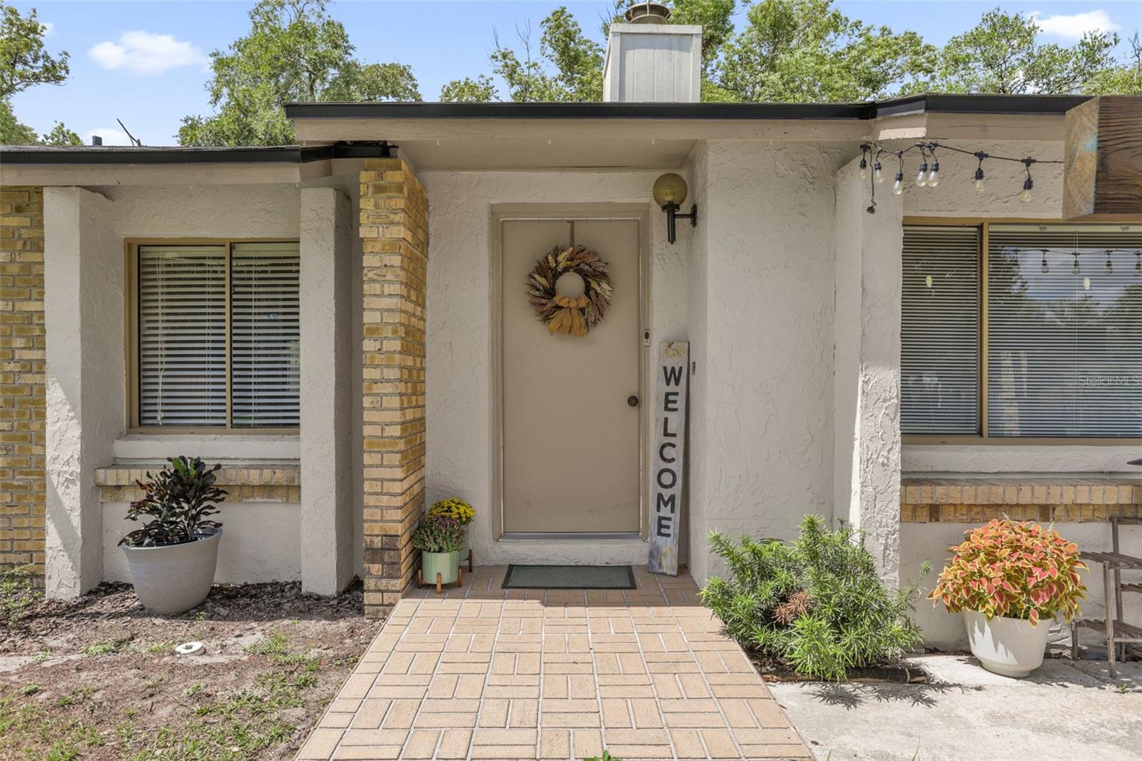 990 WAVERLY DRIVE