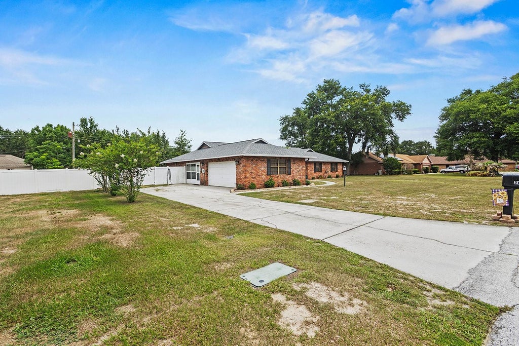 Photo of 2018 High Glen Court N., Lakeland, FL 33813 (MLS # L4962683)