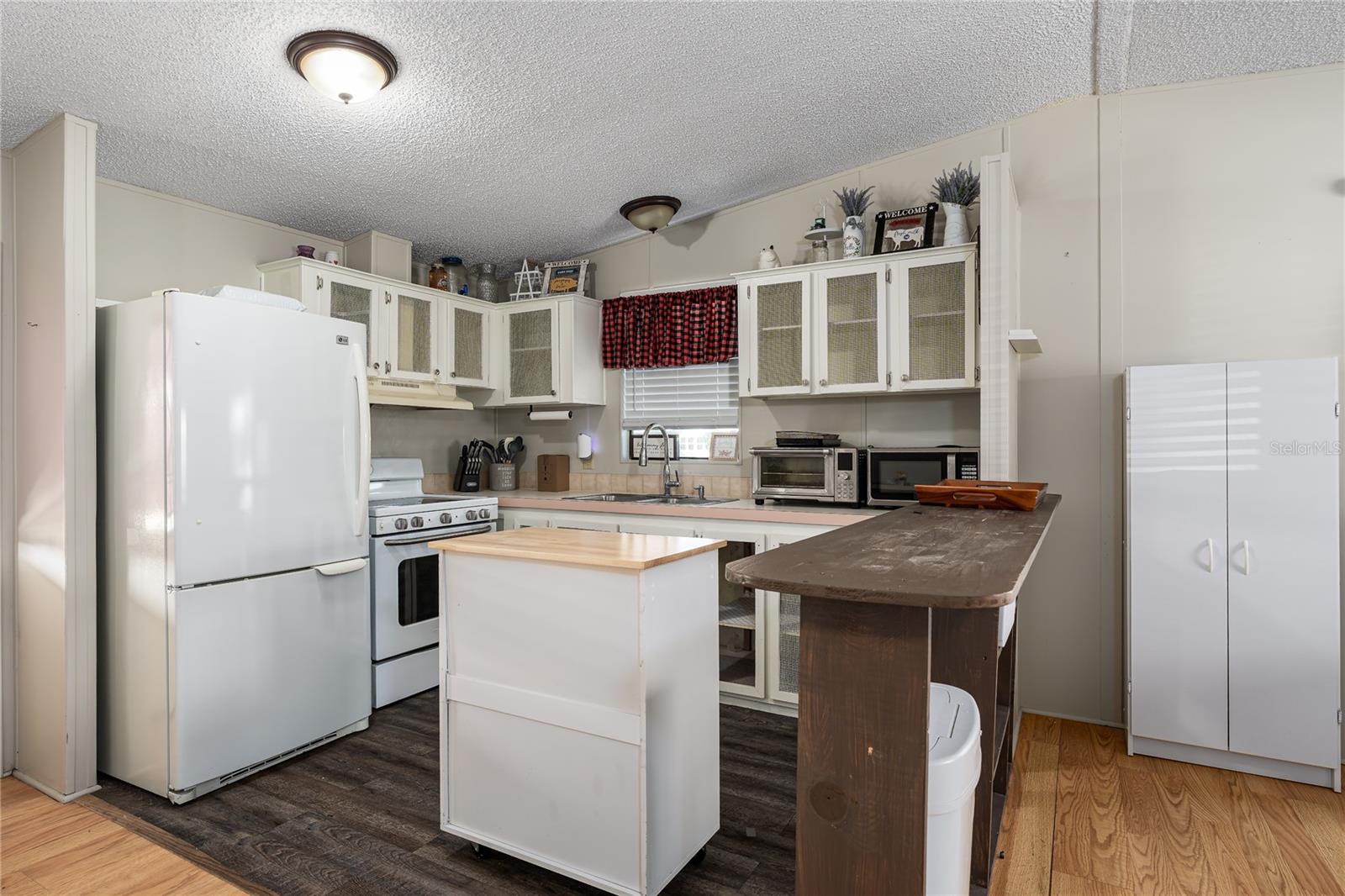 SHADOW BROOK MOBILE HOME - Residential