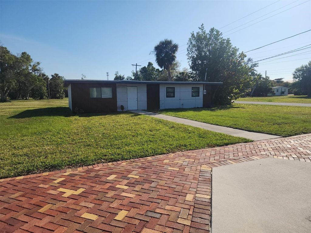 Photo of 404 Hargreaves Avenue, Punta Gorda, FL 33950 (MLS # C7517238)