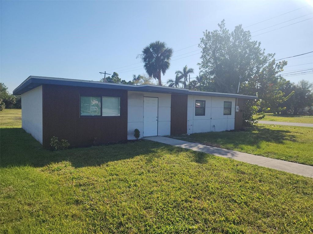 Photo of 404 Hargreaves Avenue, Punta Gorda, FL 33950 (MLS # C7517238)