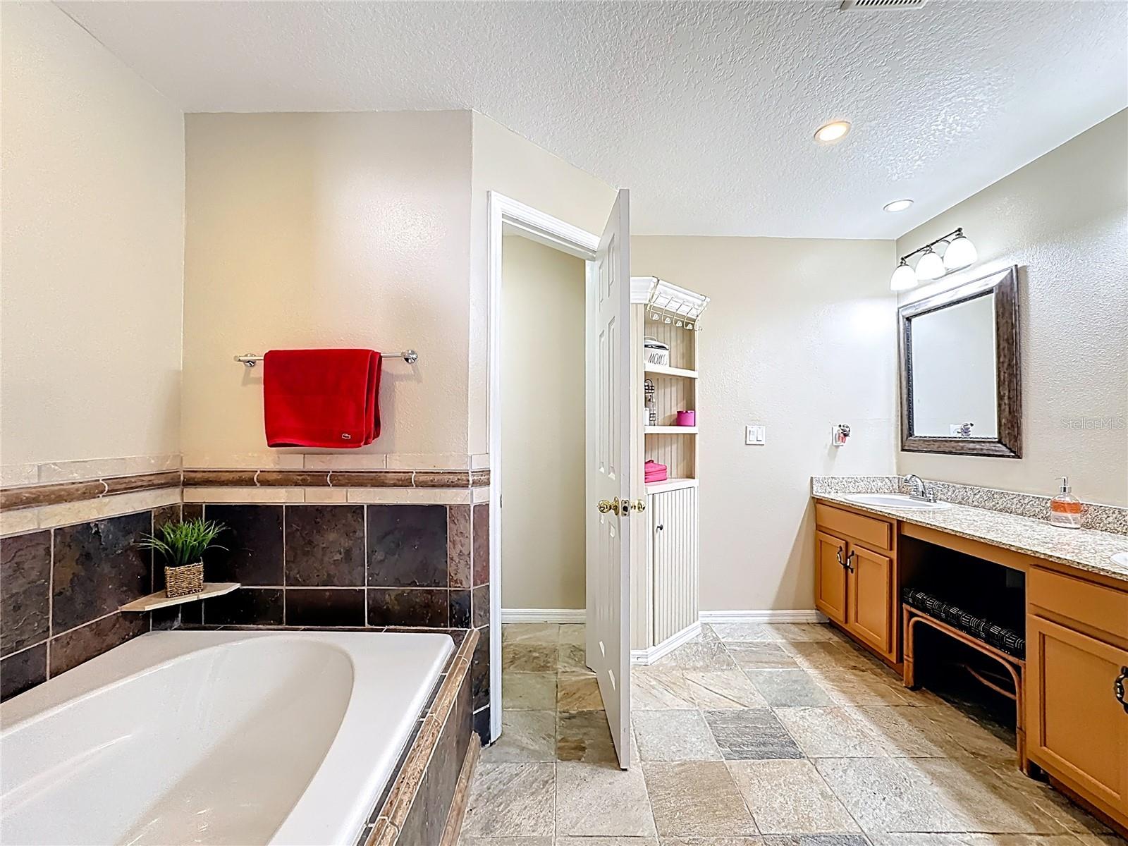 GROVELAND CRANES LANDING EAST LT 01 PB 48 - Residential