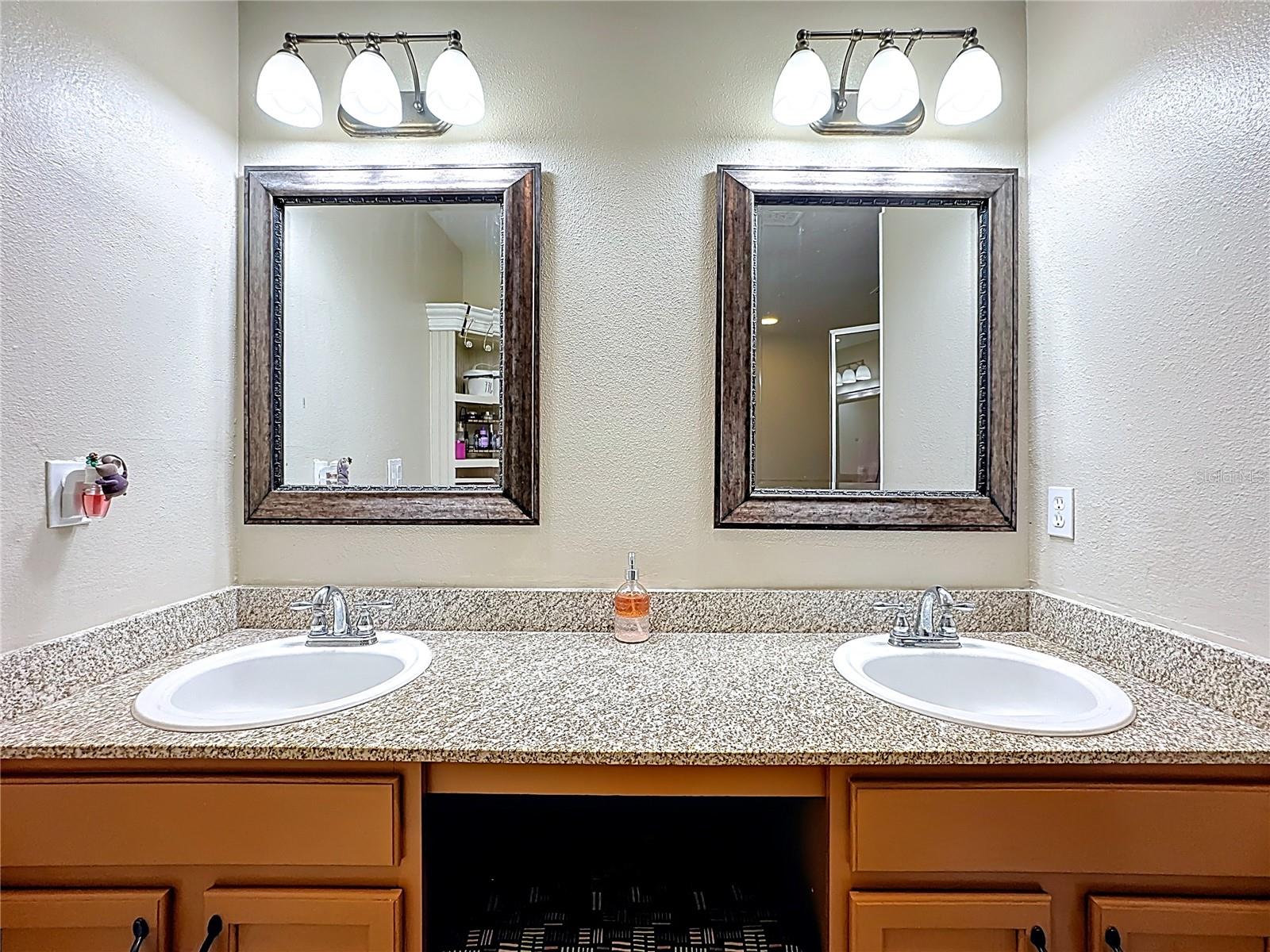 GROVELAND CRANES LANDING EAST LT 01 PB 48 - Residential