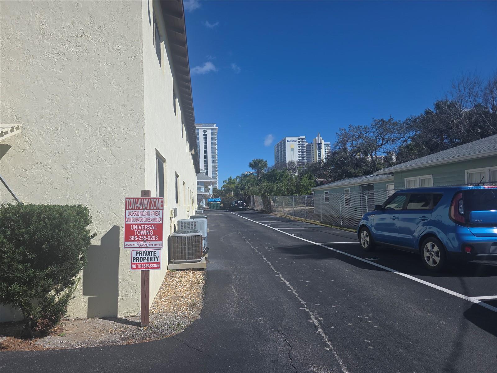 SUMMER WINDS CONDO - Residential