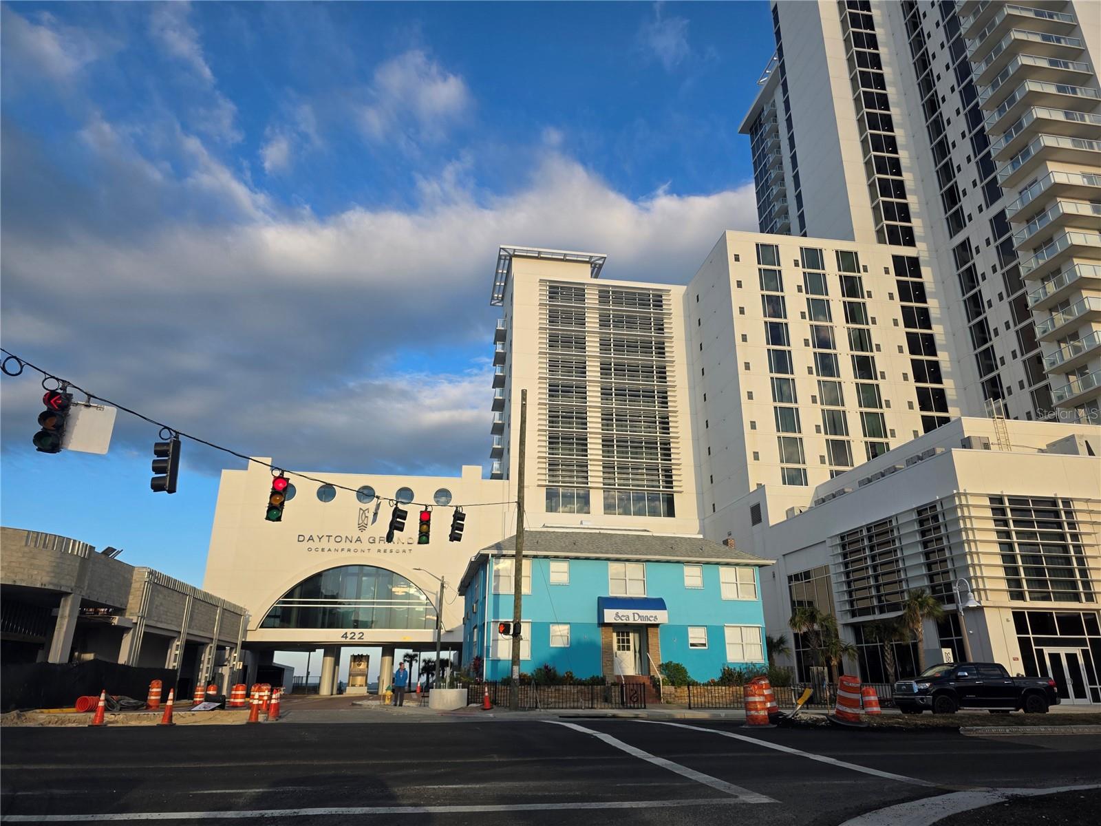 SUMMER WINDS CONDO - Residential