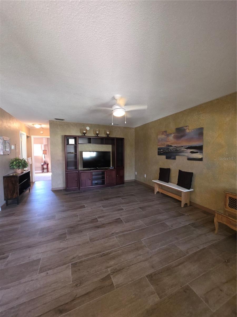 SUMMER WINDS CONDO - Residential