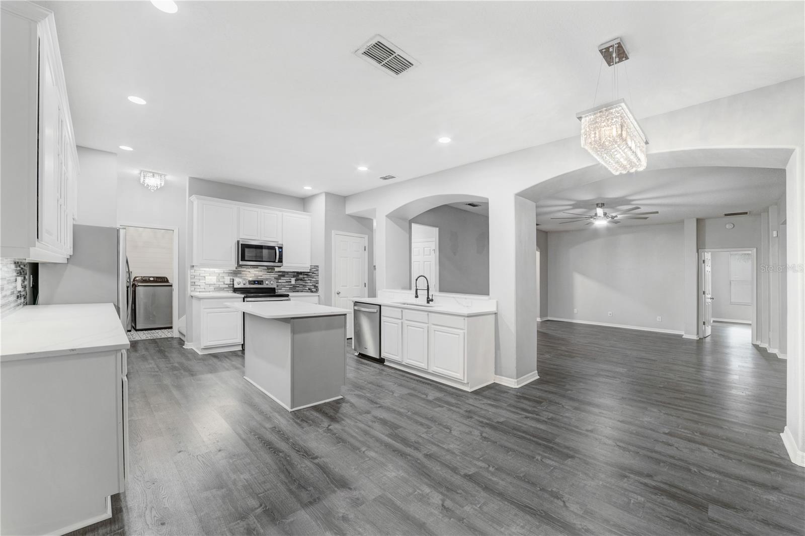 207 LARGOVISTA DRIVE