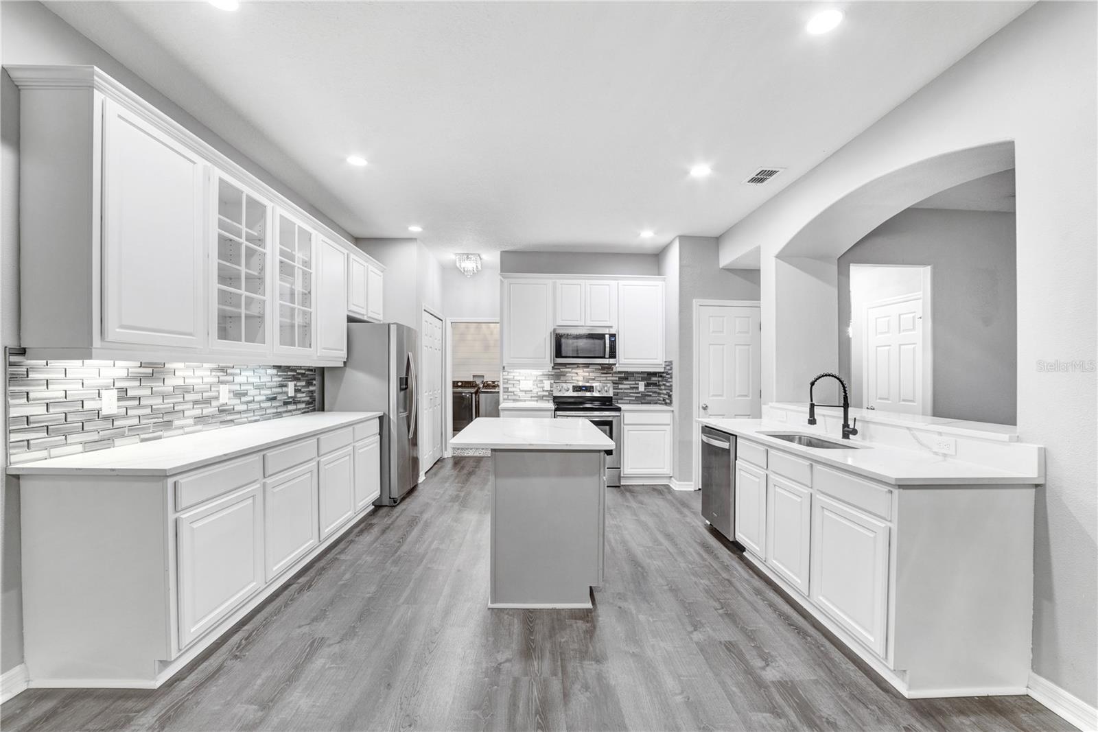 207 LARGOVISTA DRIVE