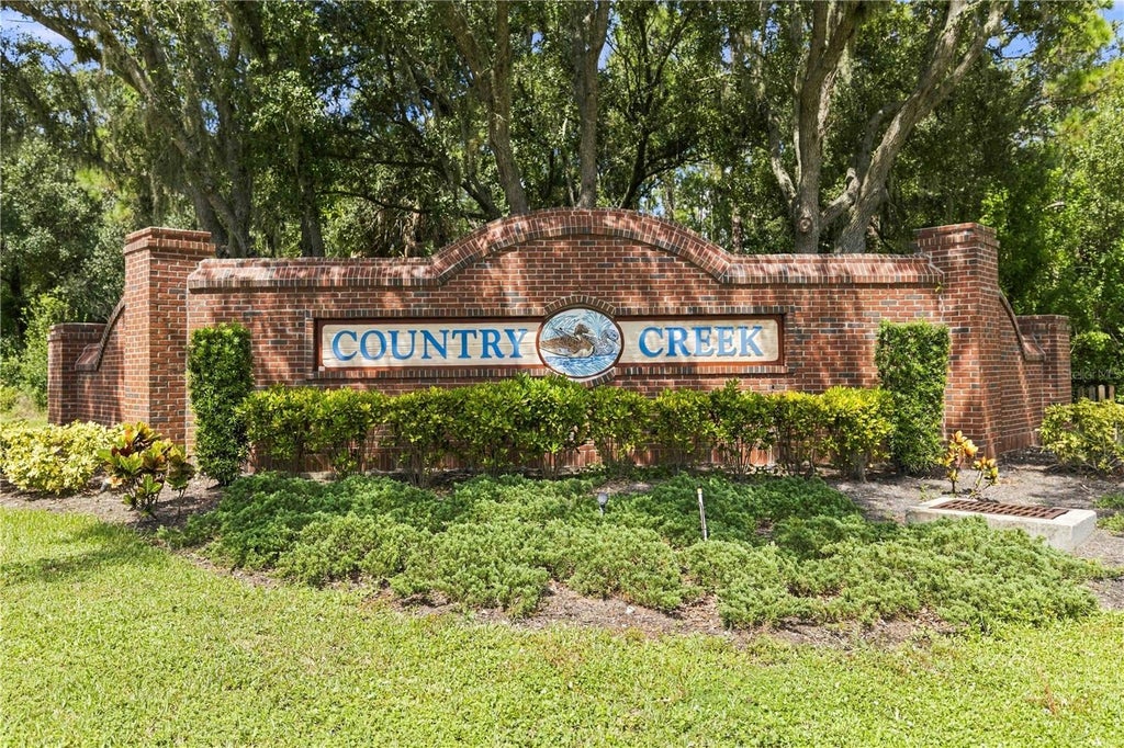 Photo of 127 Mill Run E, Bradenton, FL 34212 (MLS # A4706732)