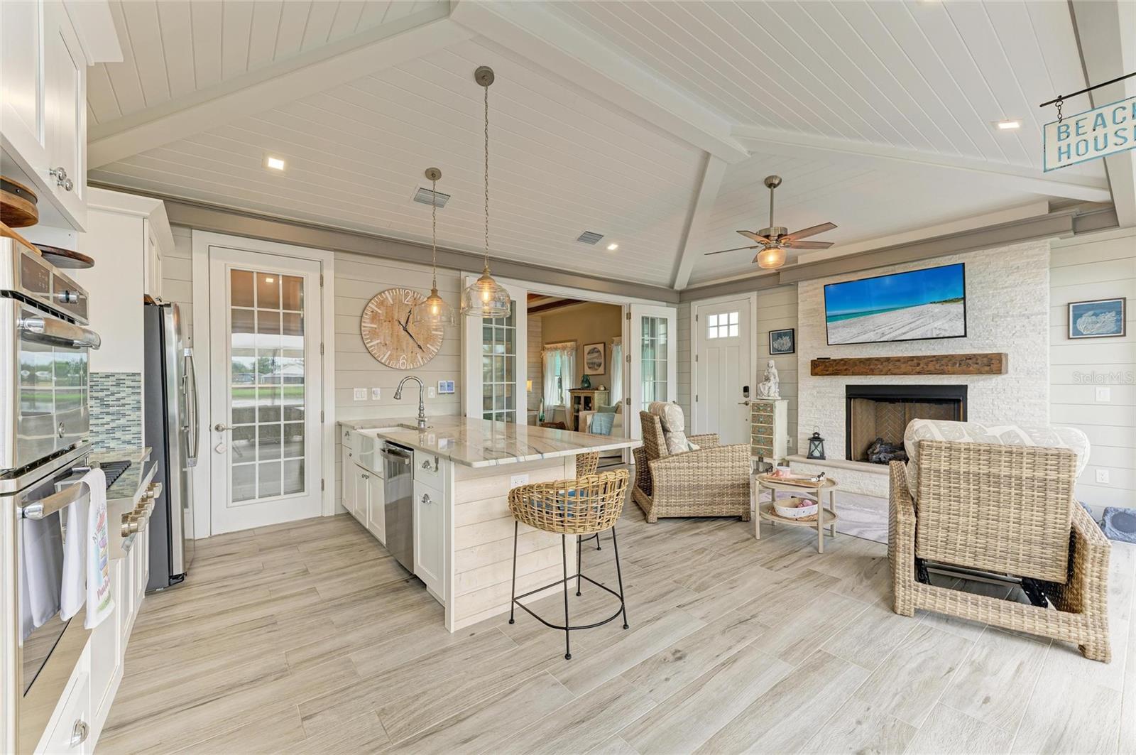 THORNTON CRK MOTORCOACH RESIDENCE - Residential