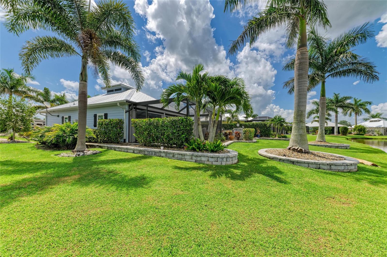 THORNTON CRK MOTORCOACH RESIDENCE - Residential