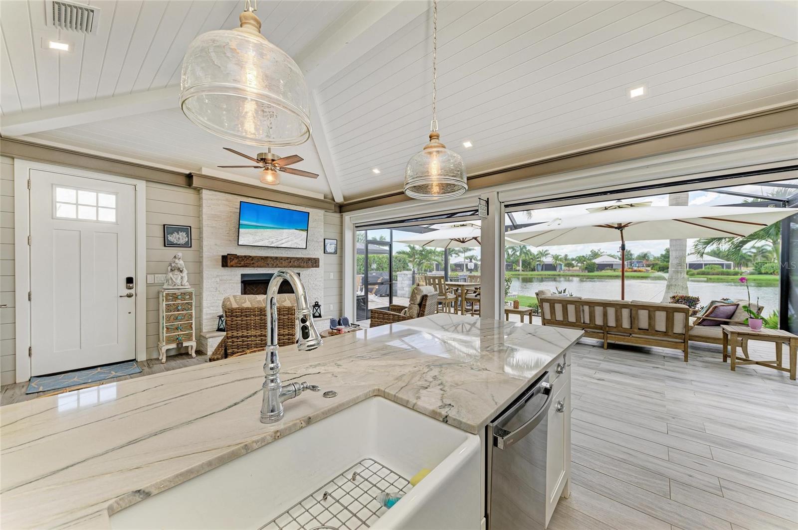 THORNTON CRK MOTORCOACH RESIDENCE - Residential