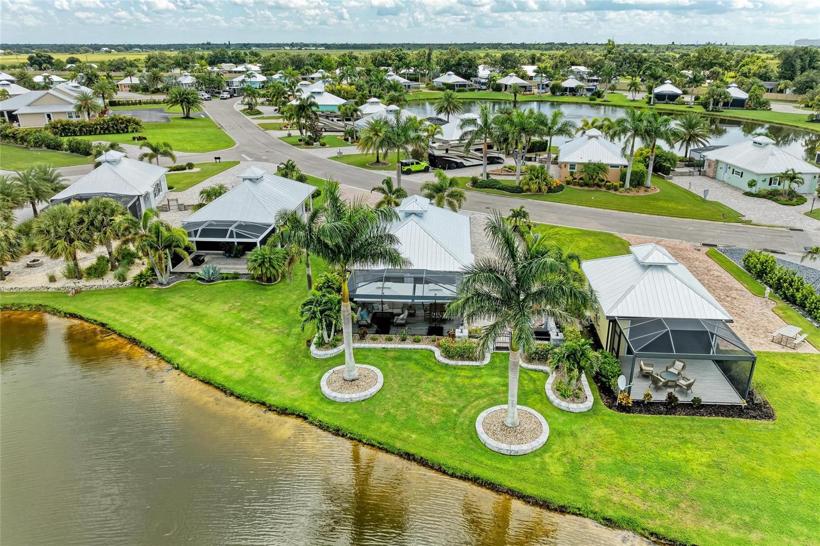 THORNTON CRK MOTORCOACH RESIDENCE - Residential