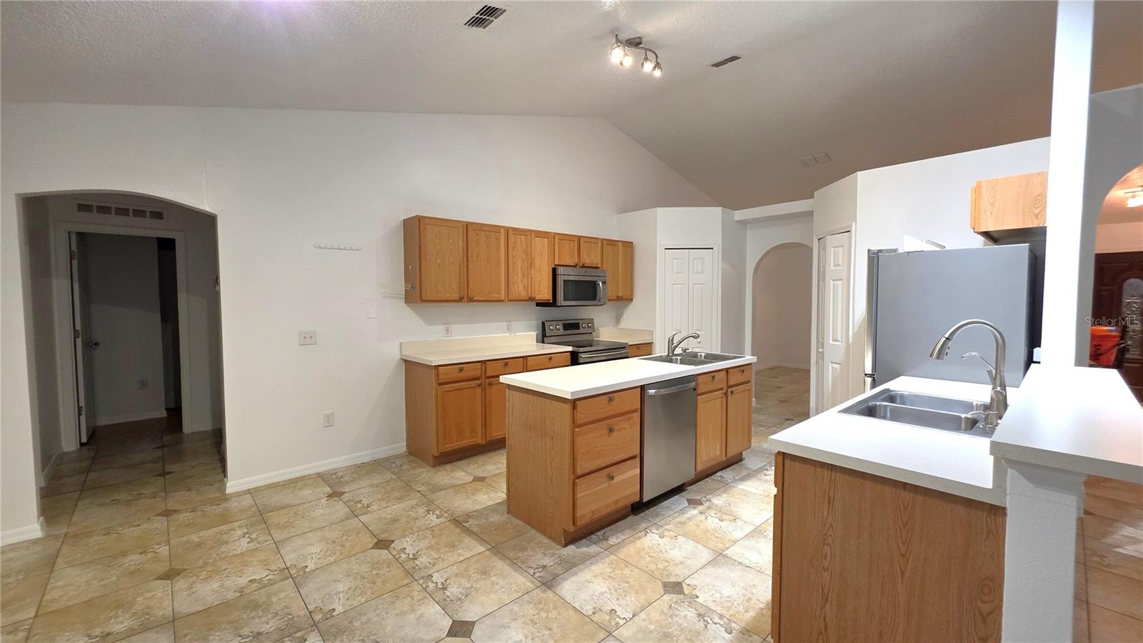 DELTONA LAKES UNIT 36 - Residential Lease