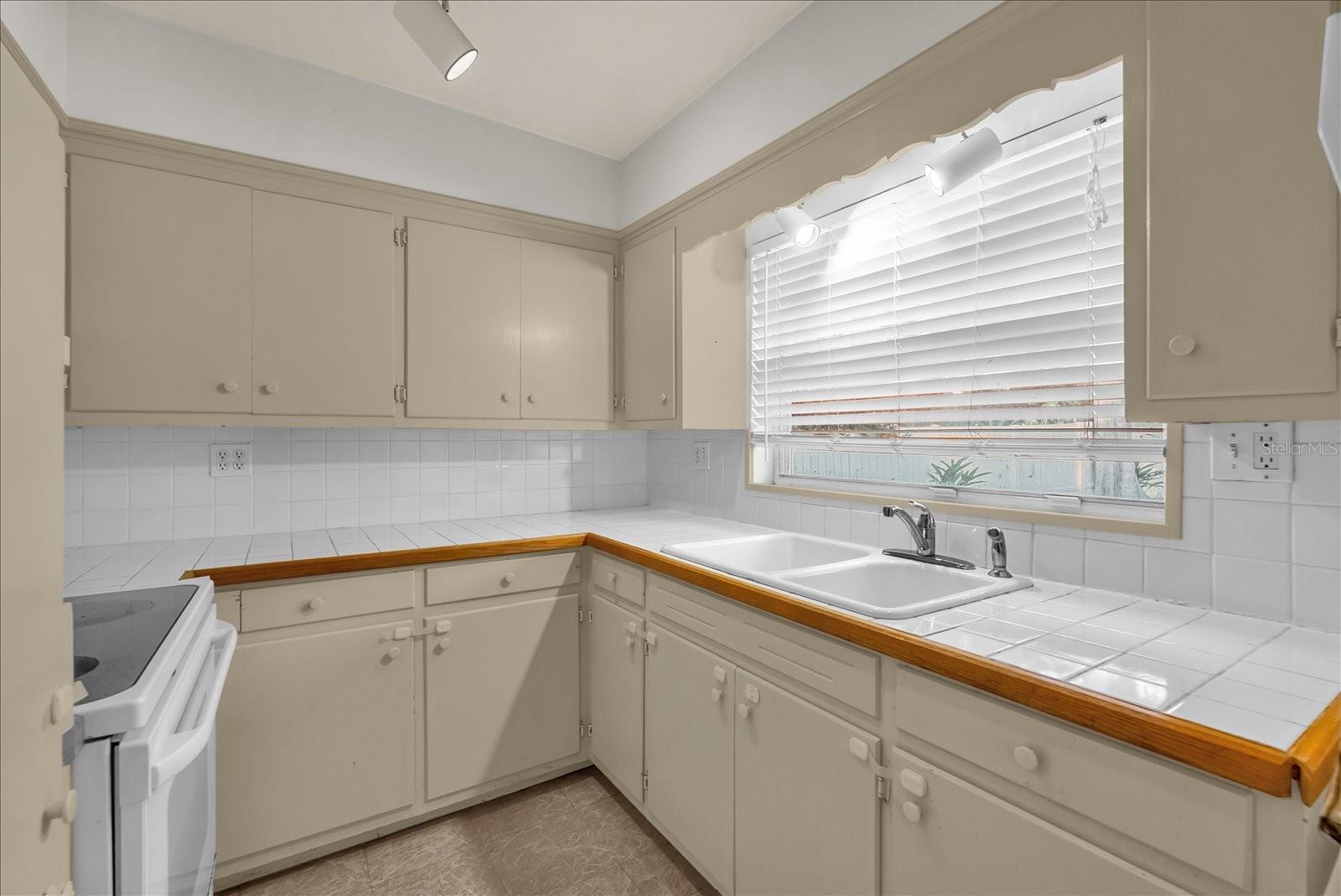 OAKLAND SHORES - Residential