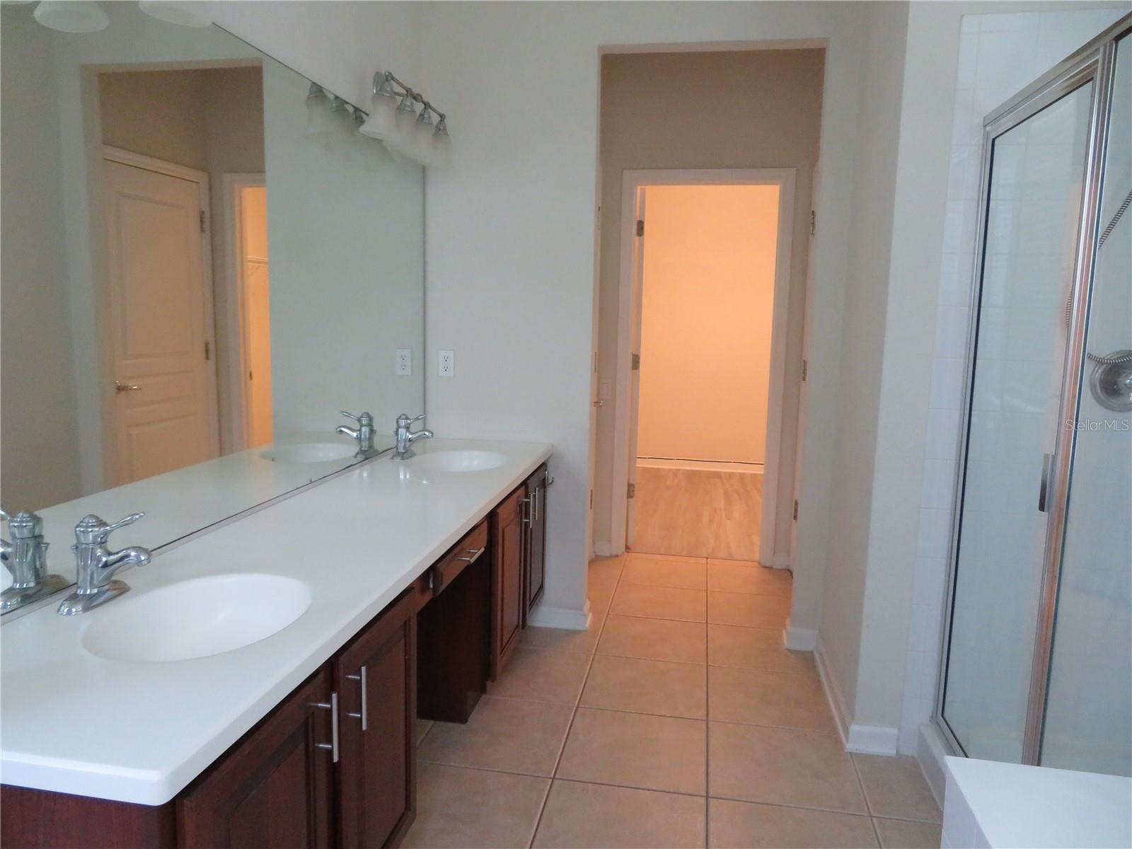 LAKE SAWYER SOUTH PH 01 - Residential Lease