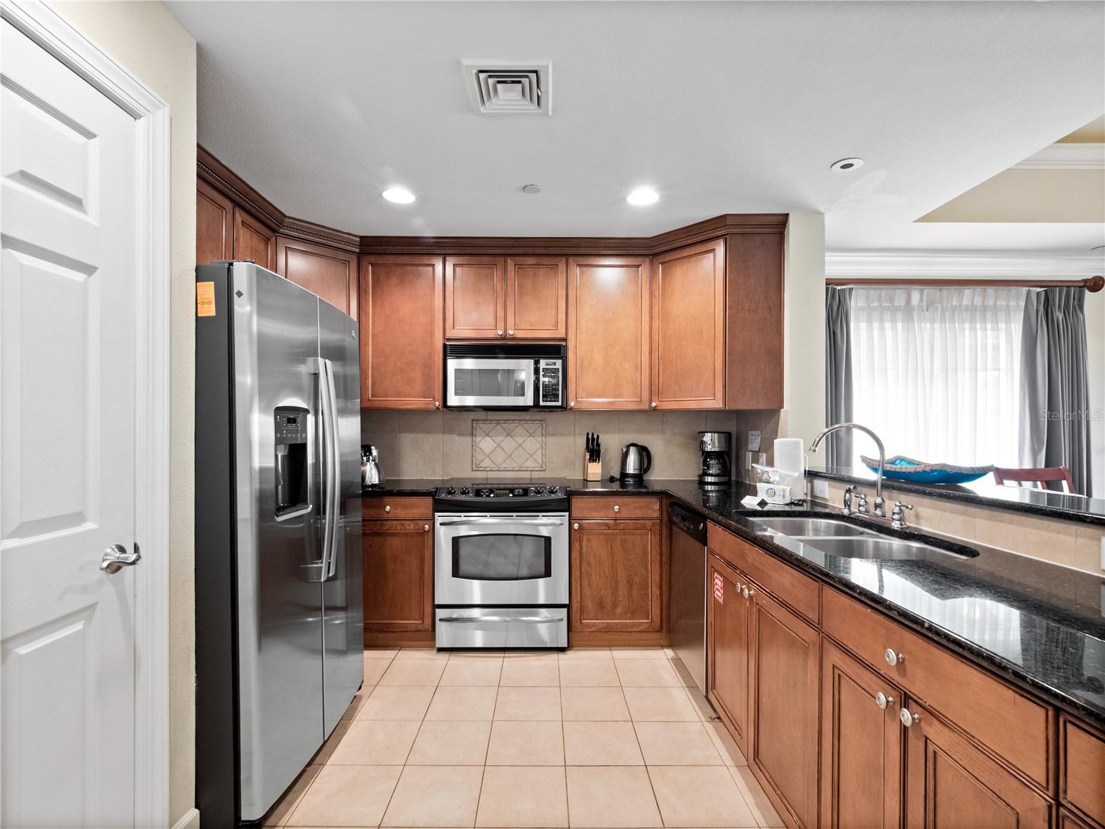 CENTRE COURT RIDGE CONDO PH 10 BLDG J - Residential Lease