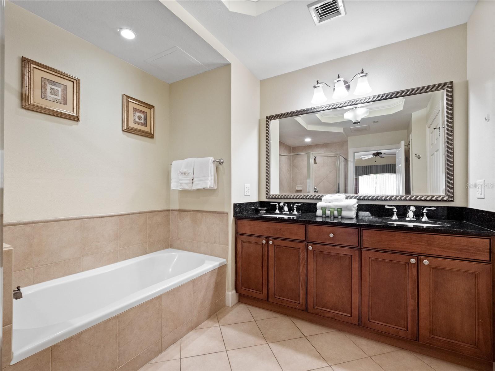 CENTRE COURT RIDGE CONDO PH 10 BLDG J - Residential Lease