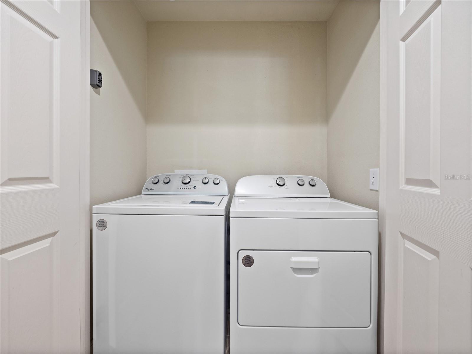 CENTRE COURT RIDGE CONDO PH 10 BLDG J - Residential Lease