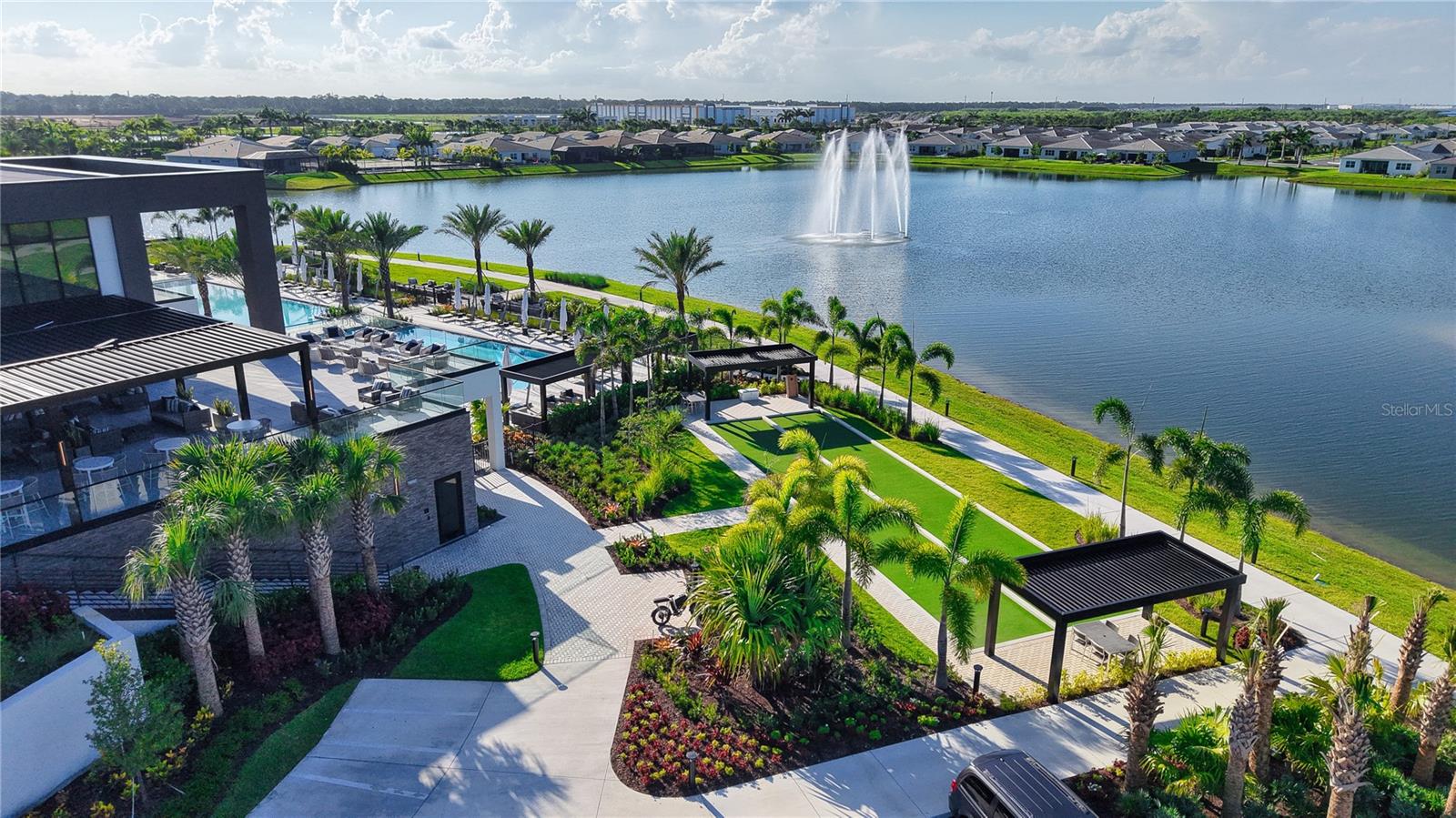 TELARO AT SOUTHERN GROVE - Residential