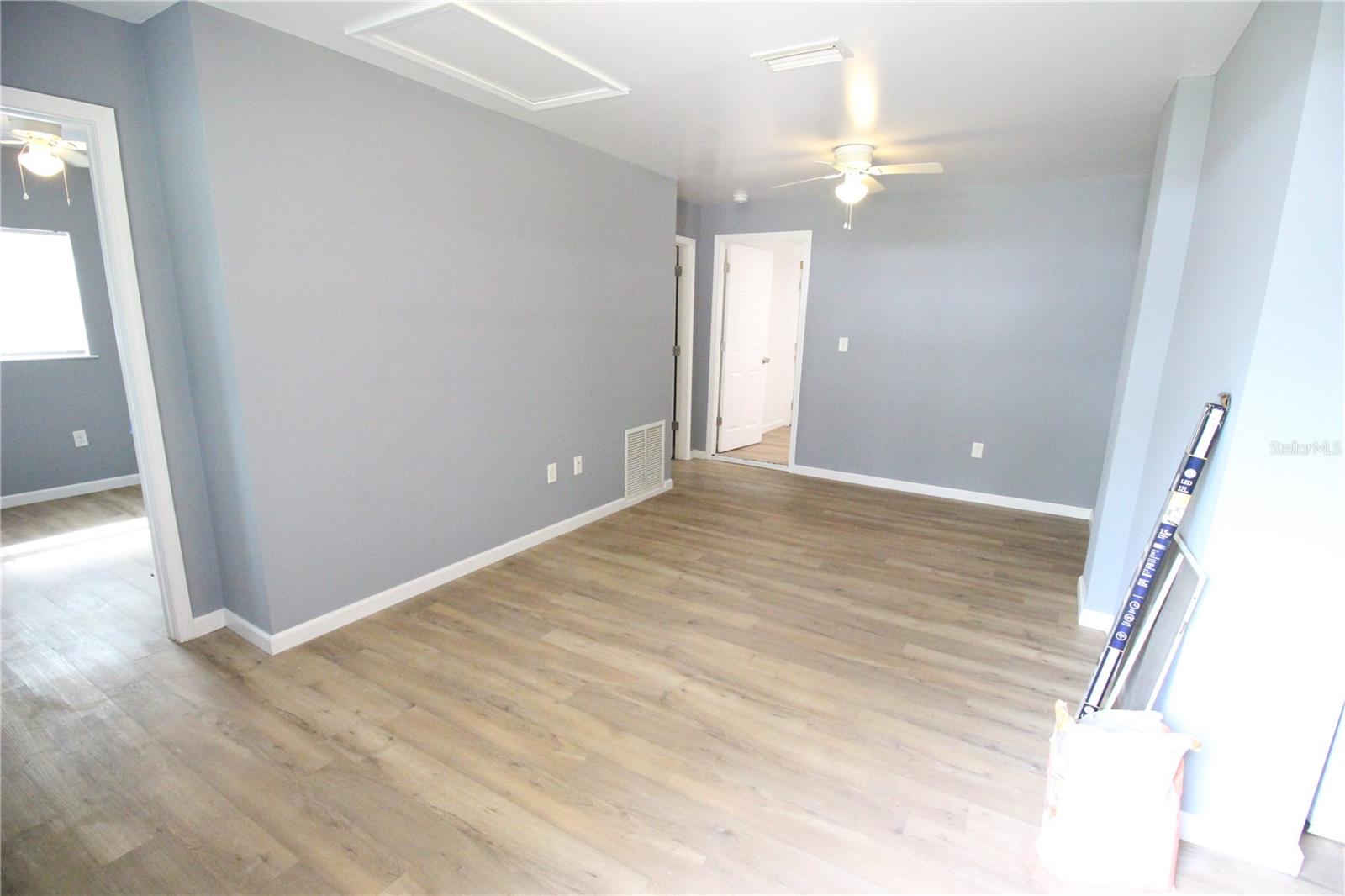 637 NE WALDO