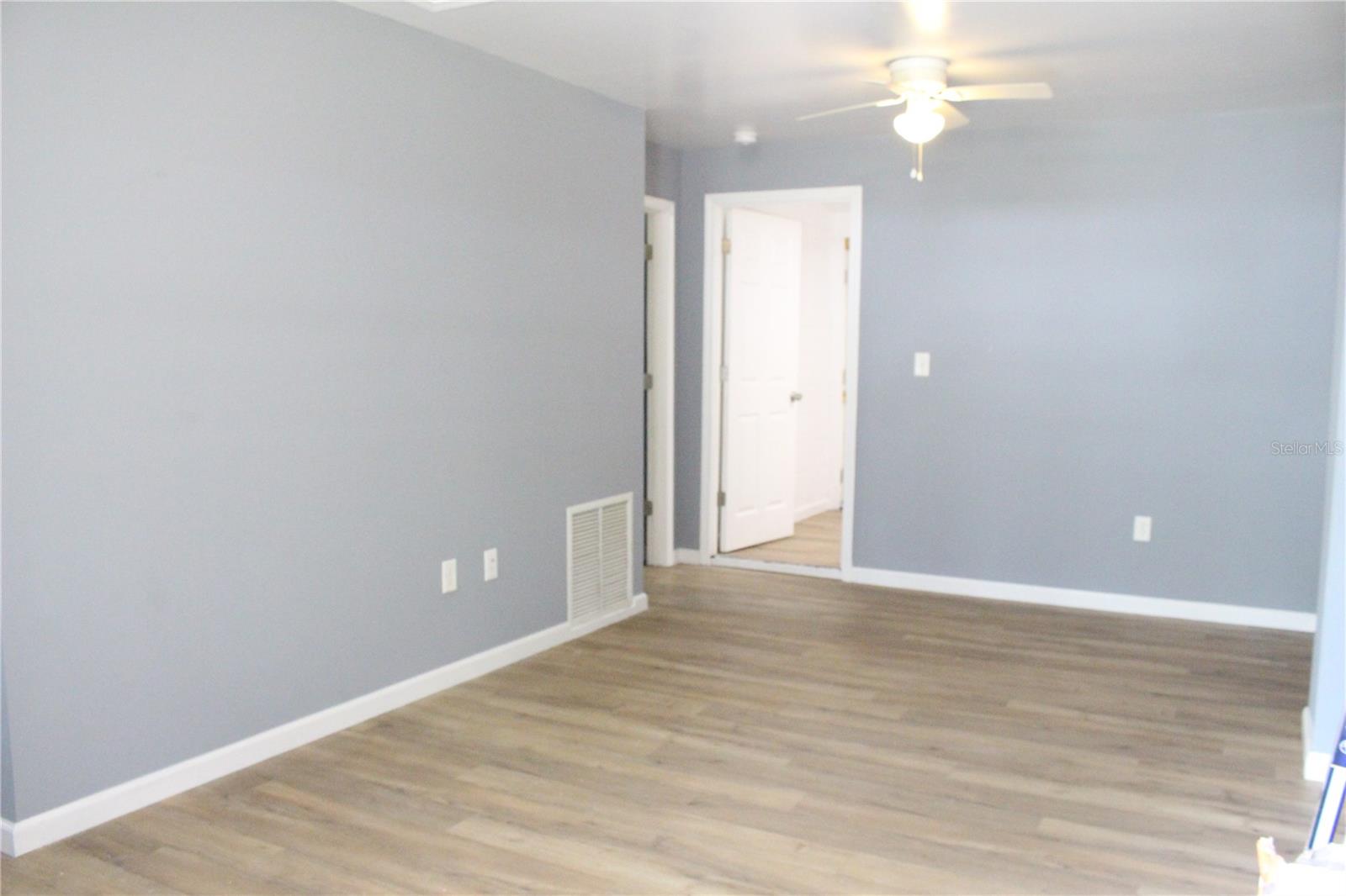 637 NE WALDO