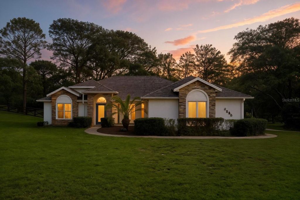 Photo of 2888 W Verbena Place, Beverly Hills, FL 34465 (MLS # W7879764)