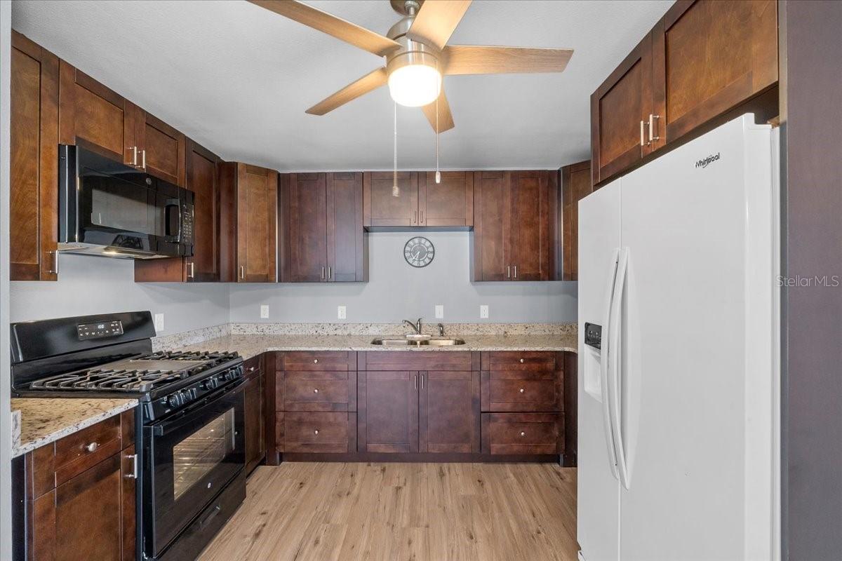 825 N CLERMONT AVENUE