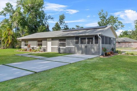 Photo of 825 N Clermont Avenue, Fort Meade, FL 33841 (MLS # L4952350)