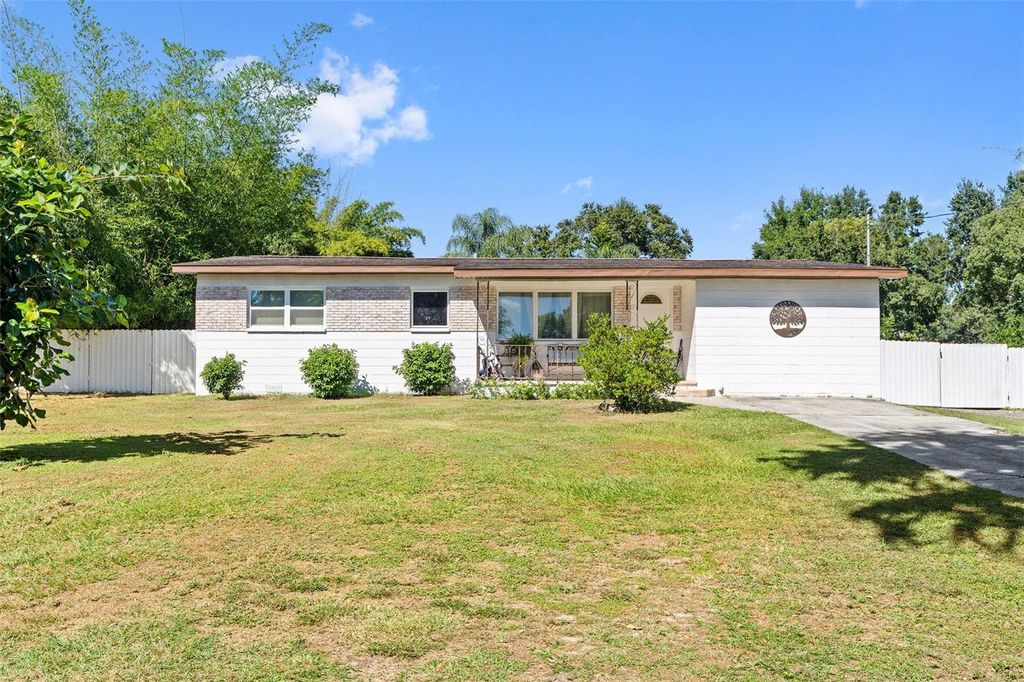 Photo of 2010 Lee Drive, Valrico, FL 33594 (MLS # TB8434608)