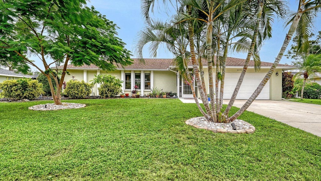 Photo of 2295 Pine View Circle, Sarasota, FL 34231 (MLS # A4710352)