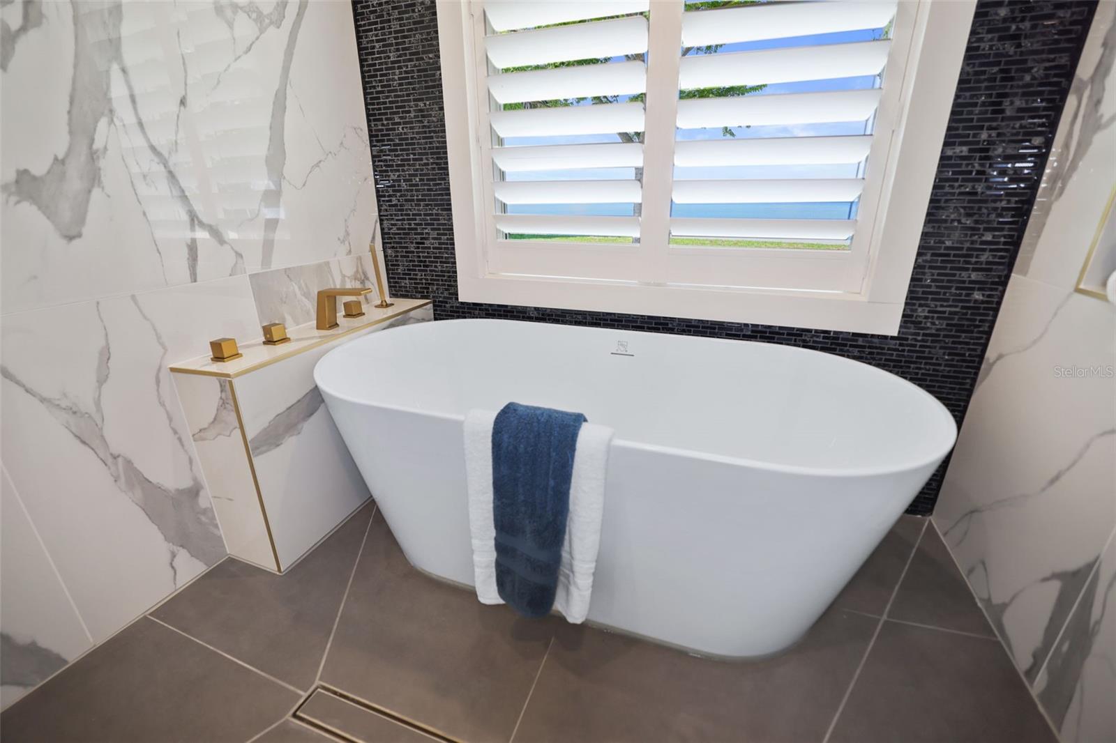 DIXIE SHORES UNIT 01 REP - Residential