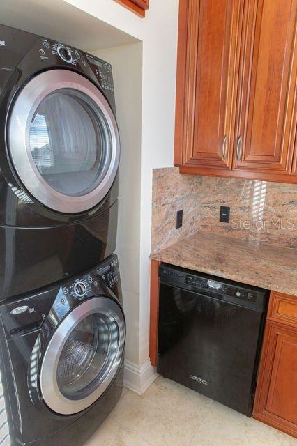 ARMAND BEACH ESTATES - Residential