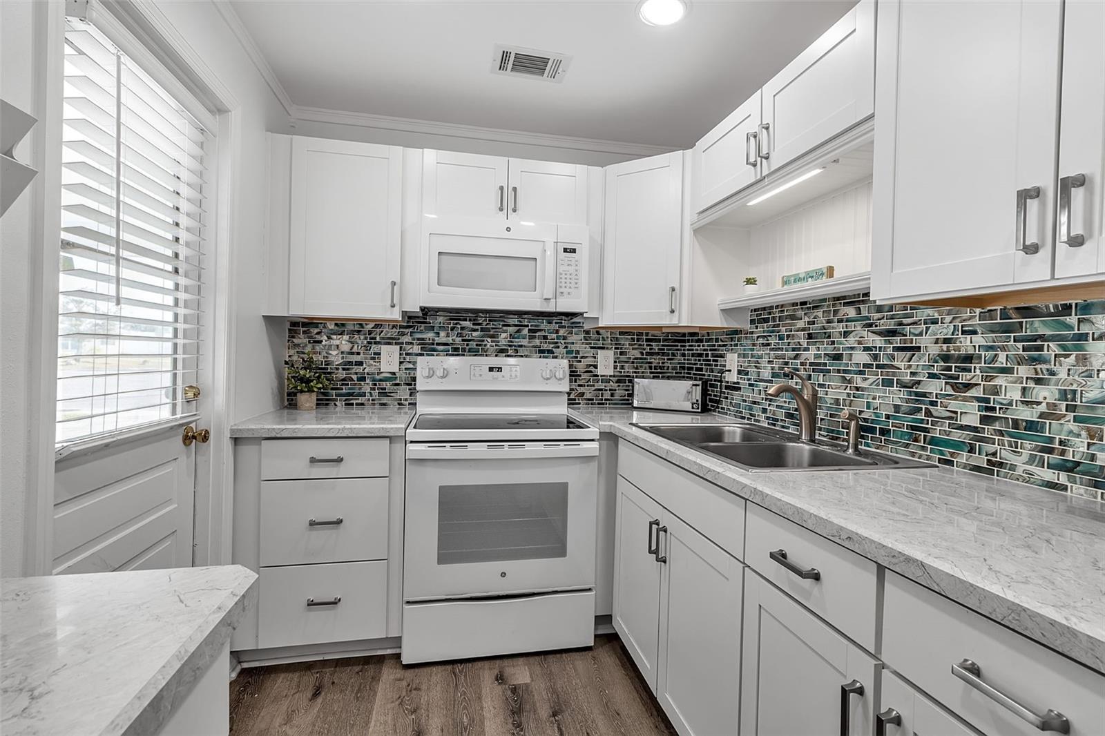 PARKWAY VILLAS - Residential