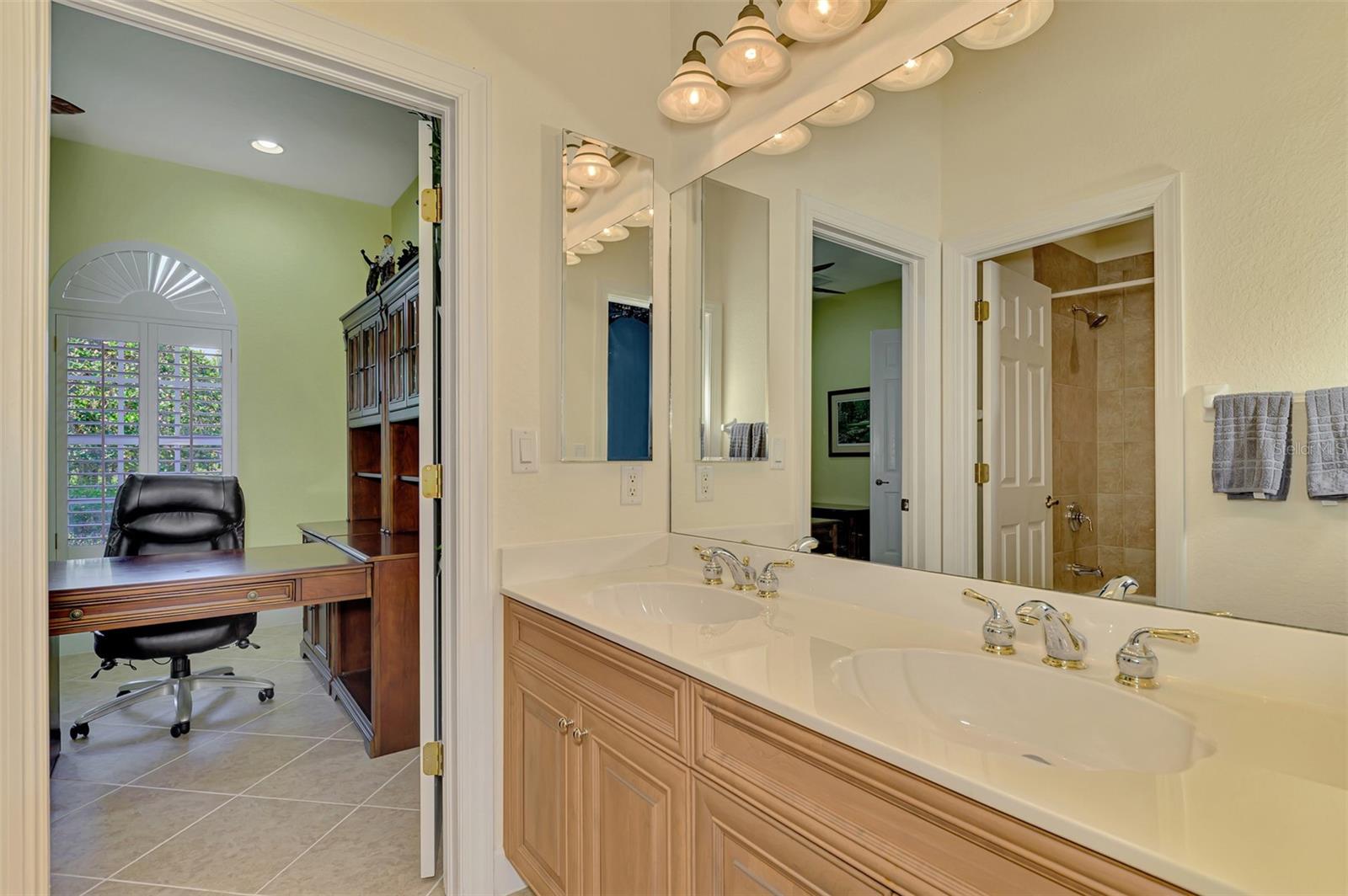 RIVERWOOD - Residential