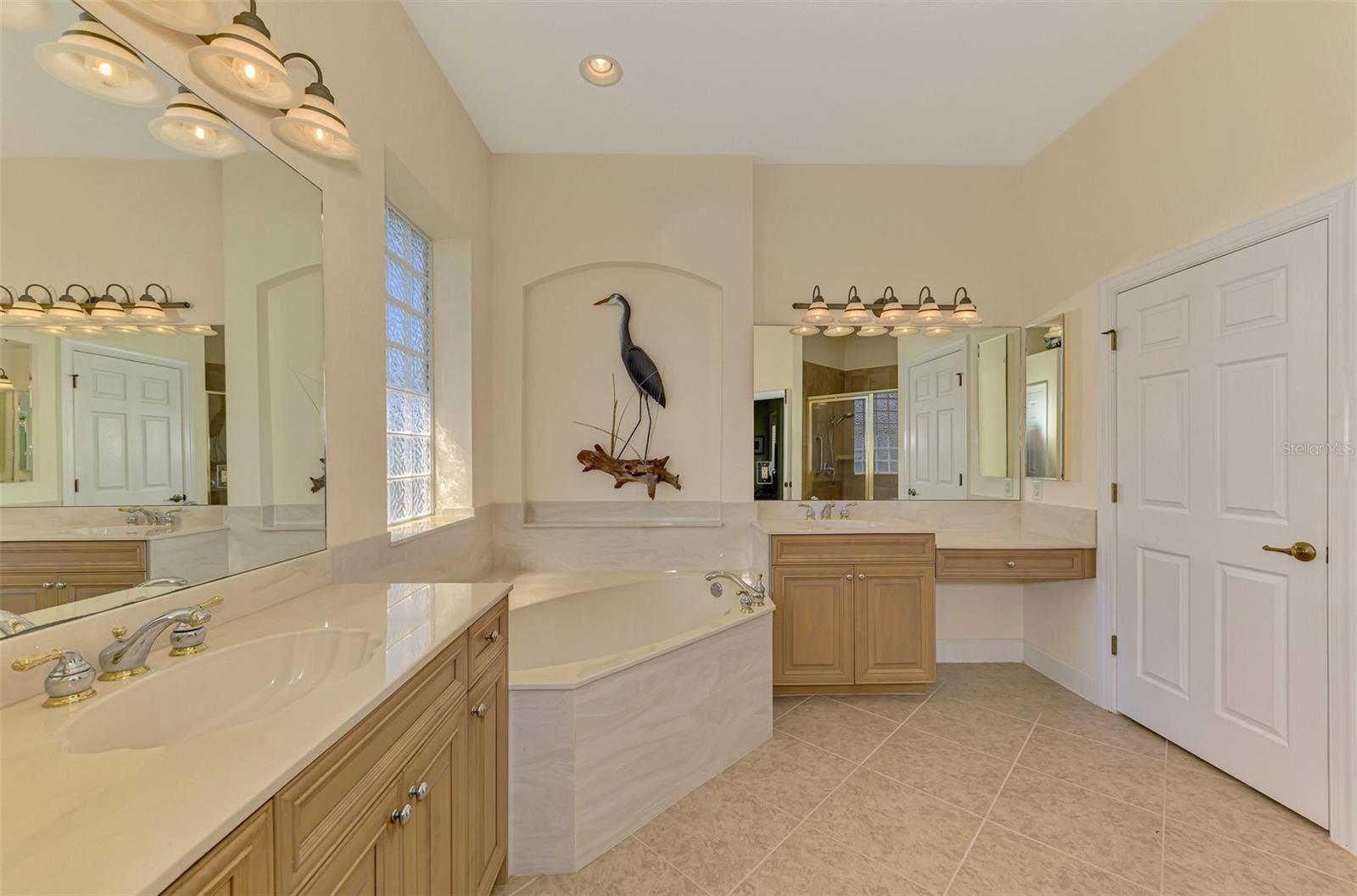 RIVERWOOD - Residential