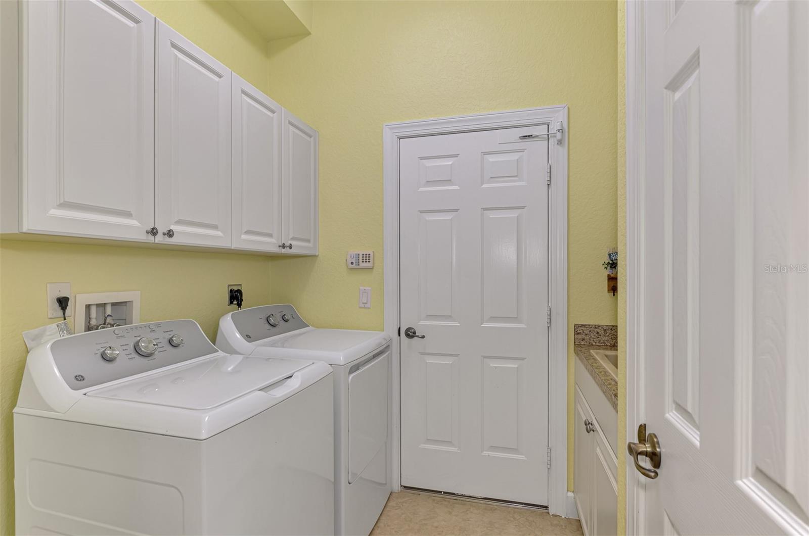 RIVERWOOD - Residential