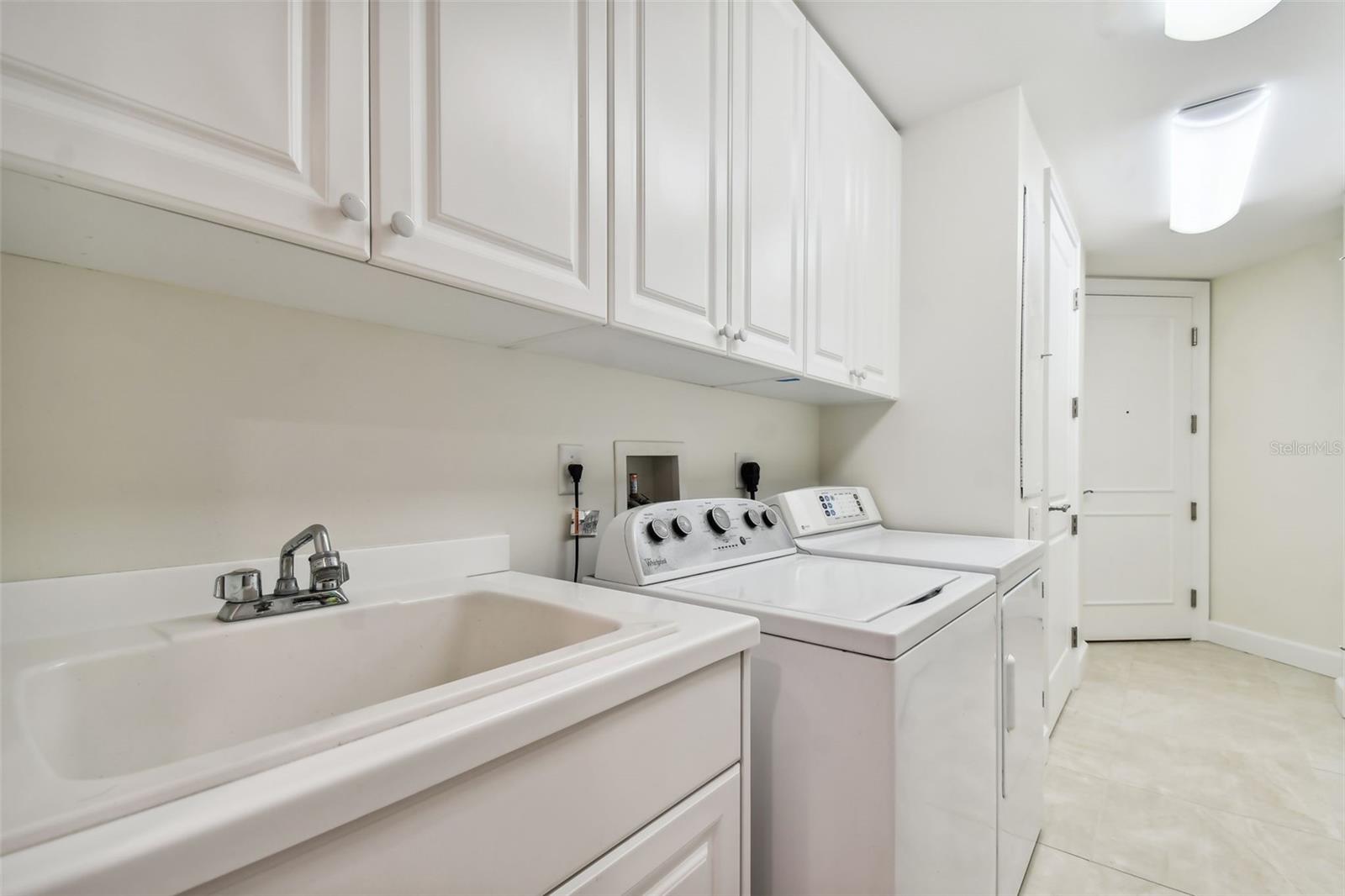 PARKSHORE PLAZA CONDO - Residential