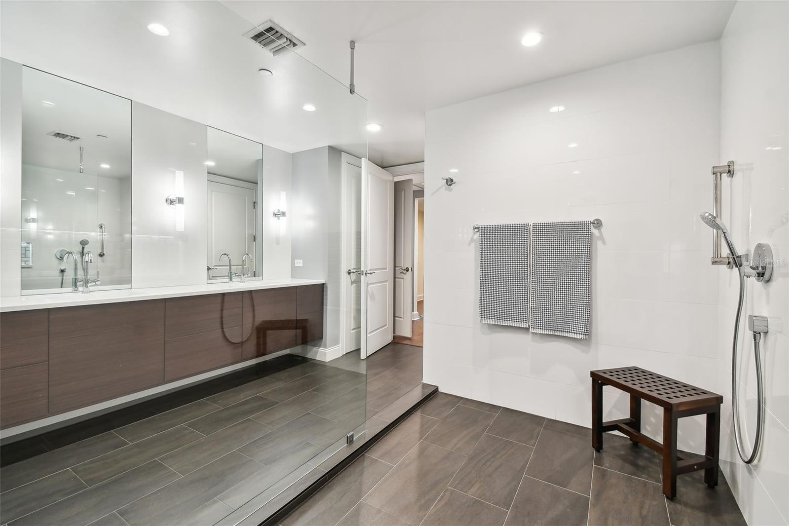 PARKSHORE PLAZA CONDO - Residential